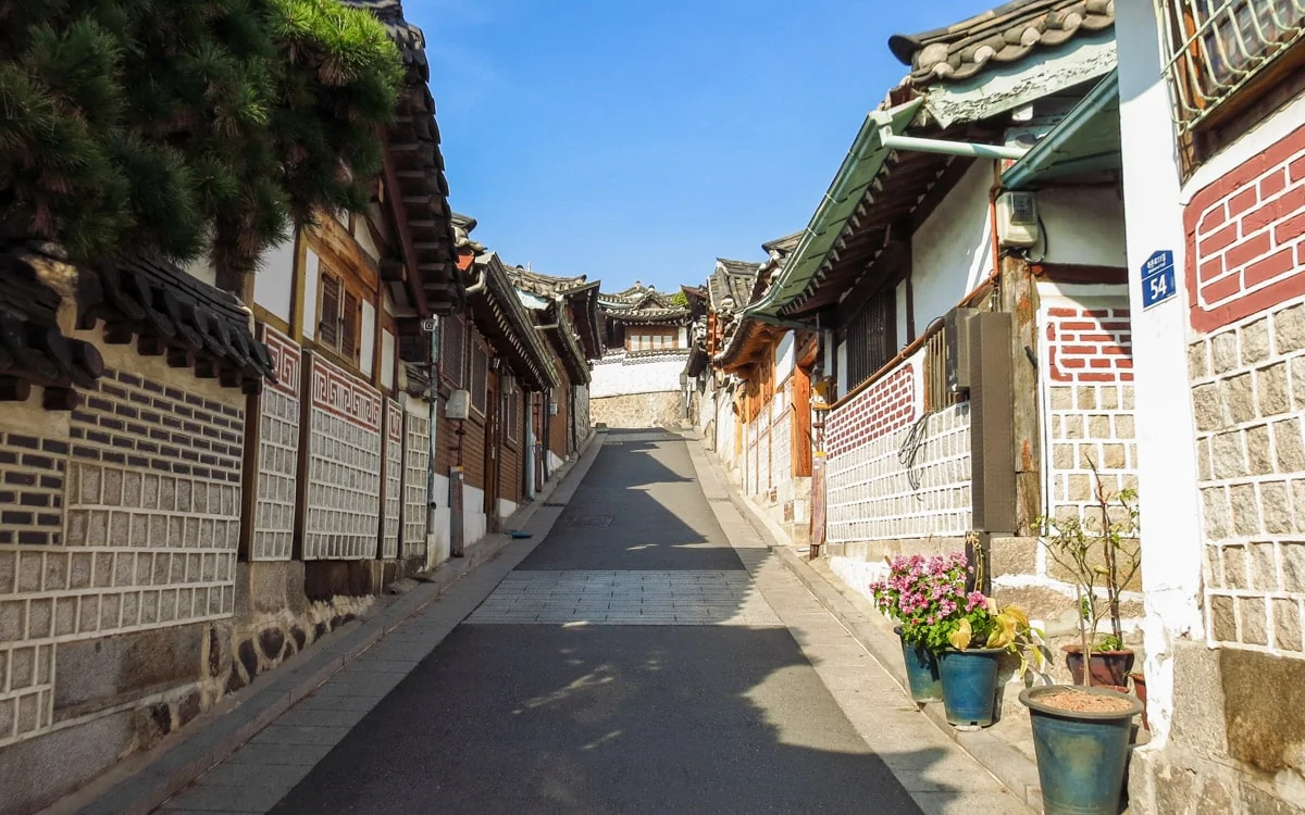 Maisons traditionnelles Hanoks dans les ruelles du quartier de Bukchon à Séoul.