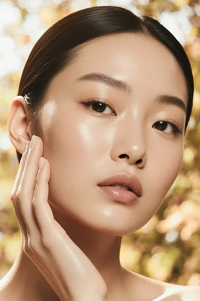 Routine de soins visage coréens anti-âge avec crèmes et sérums