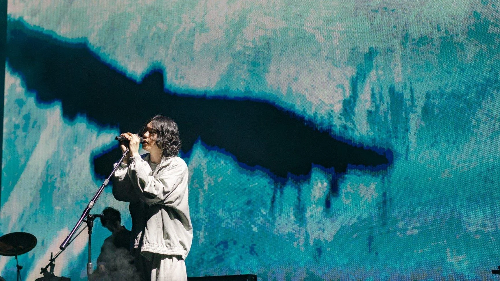 Kenshi Yonezu en concert lors de sa tournée mondiale JUNK