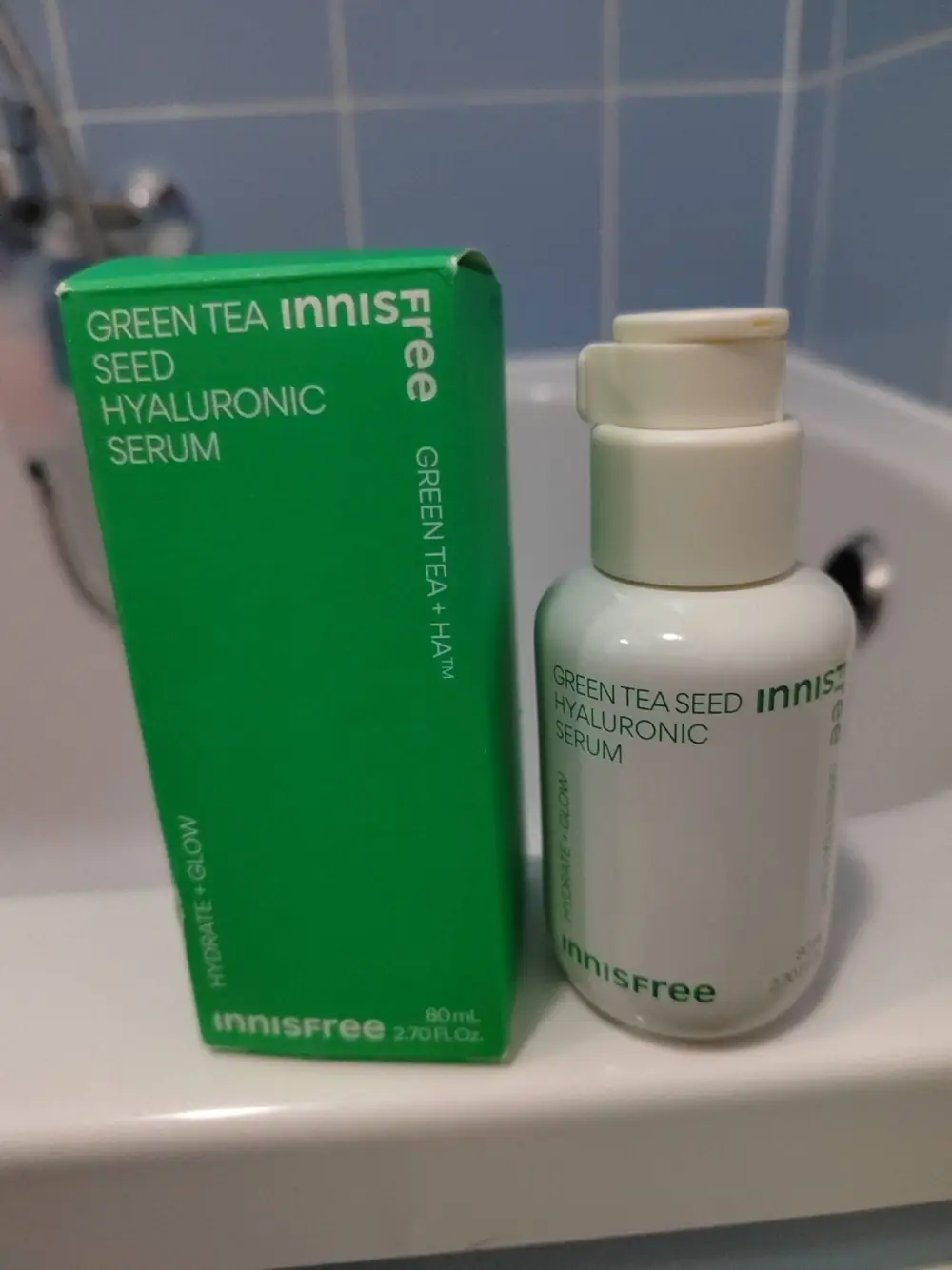 Flacon en verre du sérum hydratant Green Tea Seed Hyaluronic Serum d'Innisfree