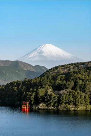 Vue majestueuse sur le Mont Fuji depuis la région thermale de Hakone