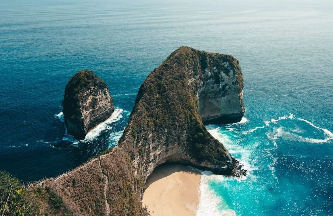 Panorama de Kelingking Beach à Nusa Penida, l'une des plus belles plages de Bali
