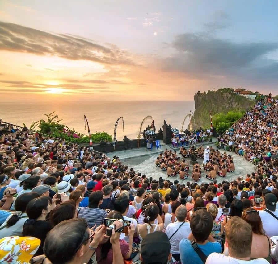 Spectacle de danse Kecak au temple d'Uluwatu pour finir un itinéraire bali 10 jours